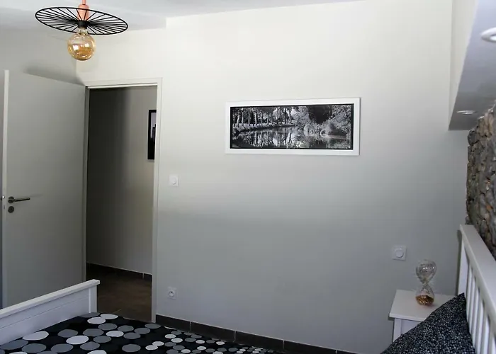 Le Voltaire Daire